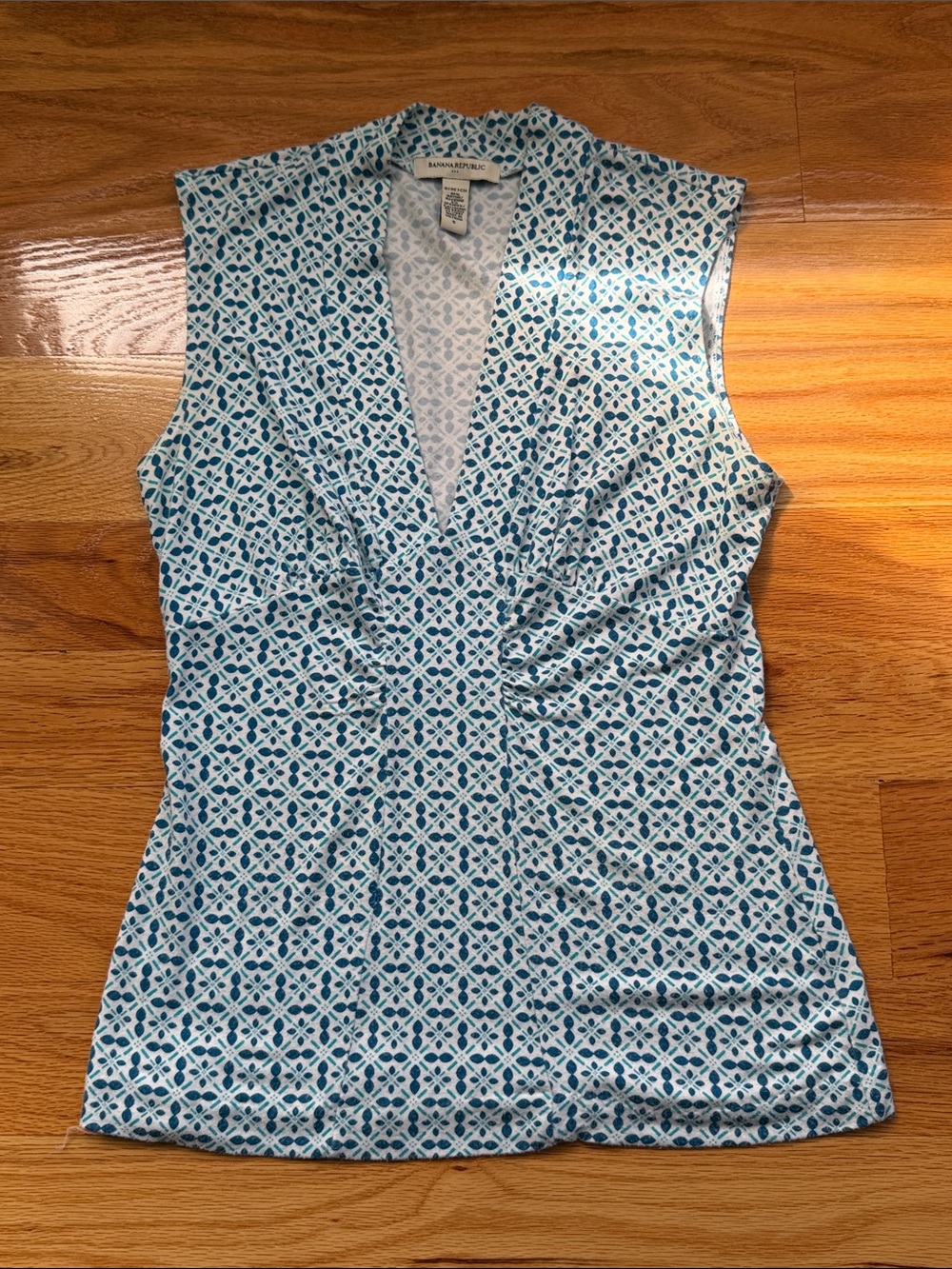 Banana Republic  Blue & White Sleeveless Geometric V-Neck-S